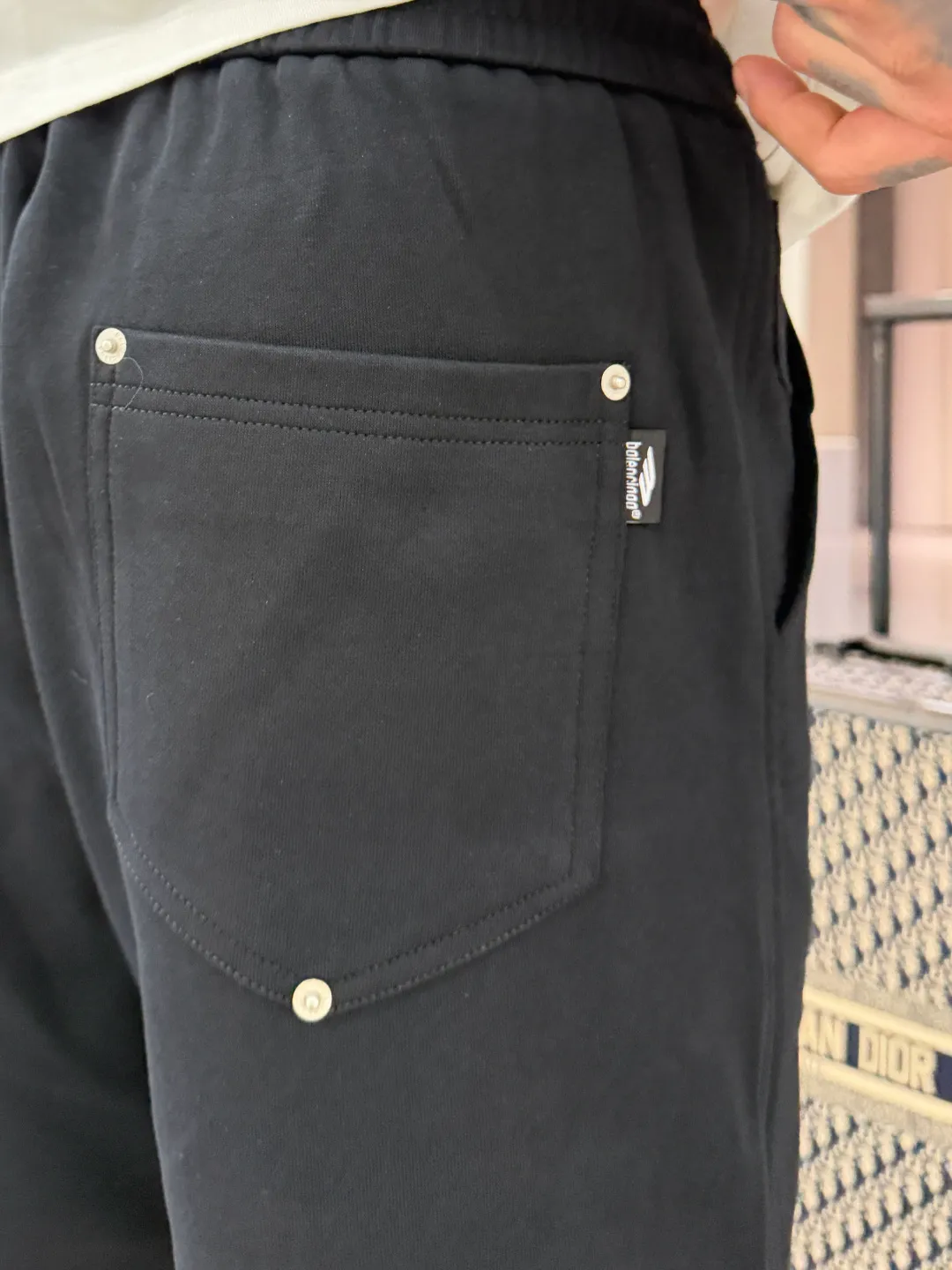 Balenciaga's three-standard complete 2026 summer New Arrival men's casual shorts, advanced custom-made Breathable fabric, Breathable fabric, extremely stretchy and comfortable, impeccable details, top-grade accessories, original logo design concept, delicate and soft feel! The upper body fit is awesome! Size: M-XXXL Please state your height and weight when ordering